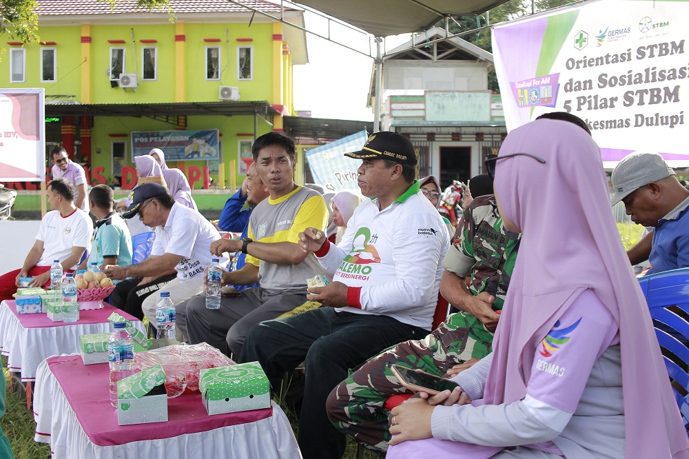 Camat Dulupi dan Kapolsek Dulupi saat menghadiri GREBEK MUTIARA